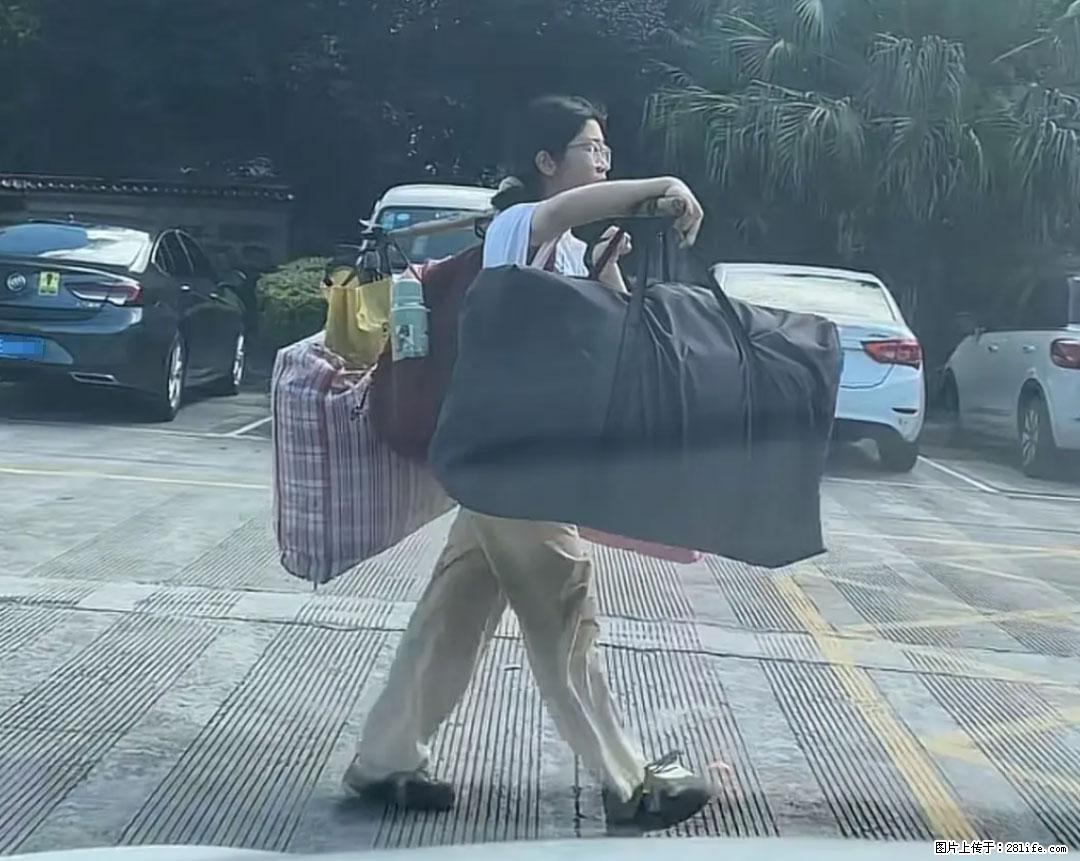 全网追的“扁担女孩”，找了一份暑假工，时薪12元 - 资阳生活资讯 - 资阳28生活网 zy.28life.net
